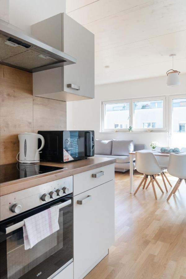 Helles, Neues Dg Apartment Mit Blick Zum Donauturm Bécs Kültér fotó