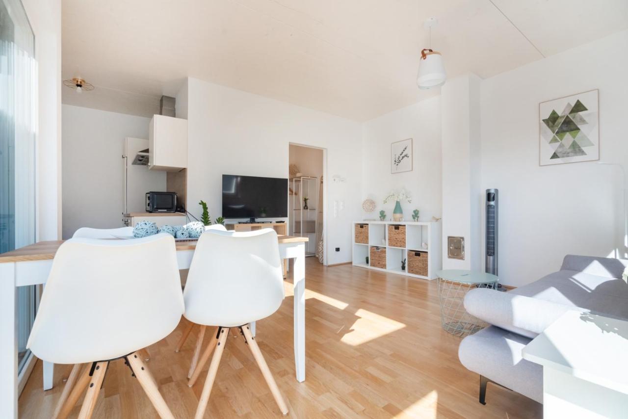 Helles, Neues Dg Apartment Mit Blick Zum Donauturm Bécs Kültér fotó