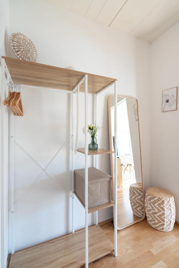 Helles, Neues Dg Apartment Mit Blick Zum Donauturm Bécs Kültér fotó
