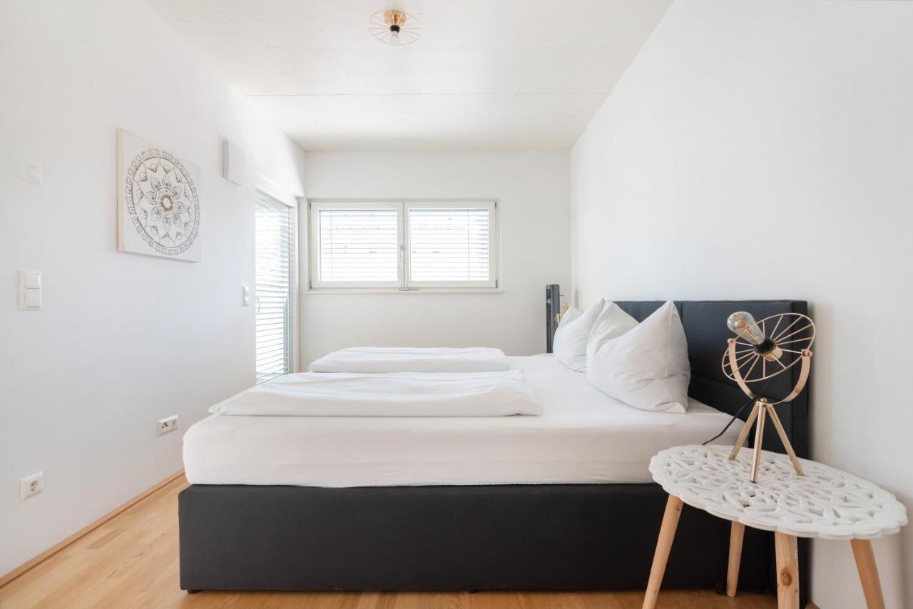 Helles, Neues Dg Apartment Mit Blick Zum Donauturm Bécs Kültér fotó