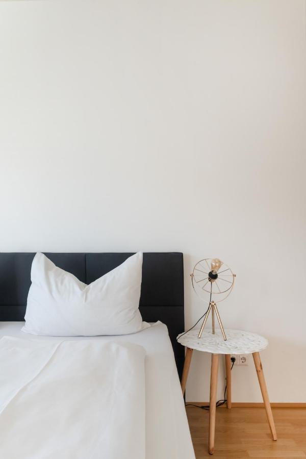 Helles, Neues Dg Apartment Mit Blick Zum Donauturm Bécs Kültér fotó