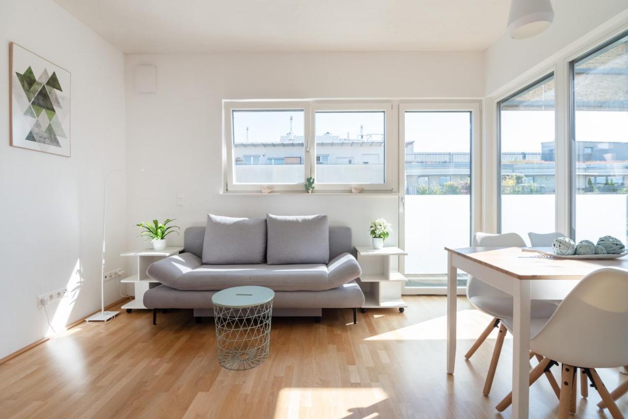 Helles, Neues Dg Apartment Mit Blick Zum Donauturm Bécs Kültér fotó