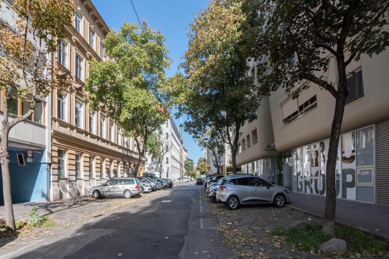 Helles, Neues Dg Apartment Mit Blick Zum Donauturm Bécs Kültér fotó