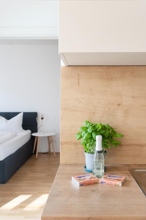 Helles, Neues Dg Apartment Mit Blick Zum Donauturm Bécs Kültér fotó