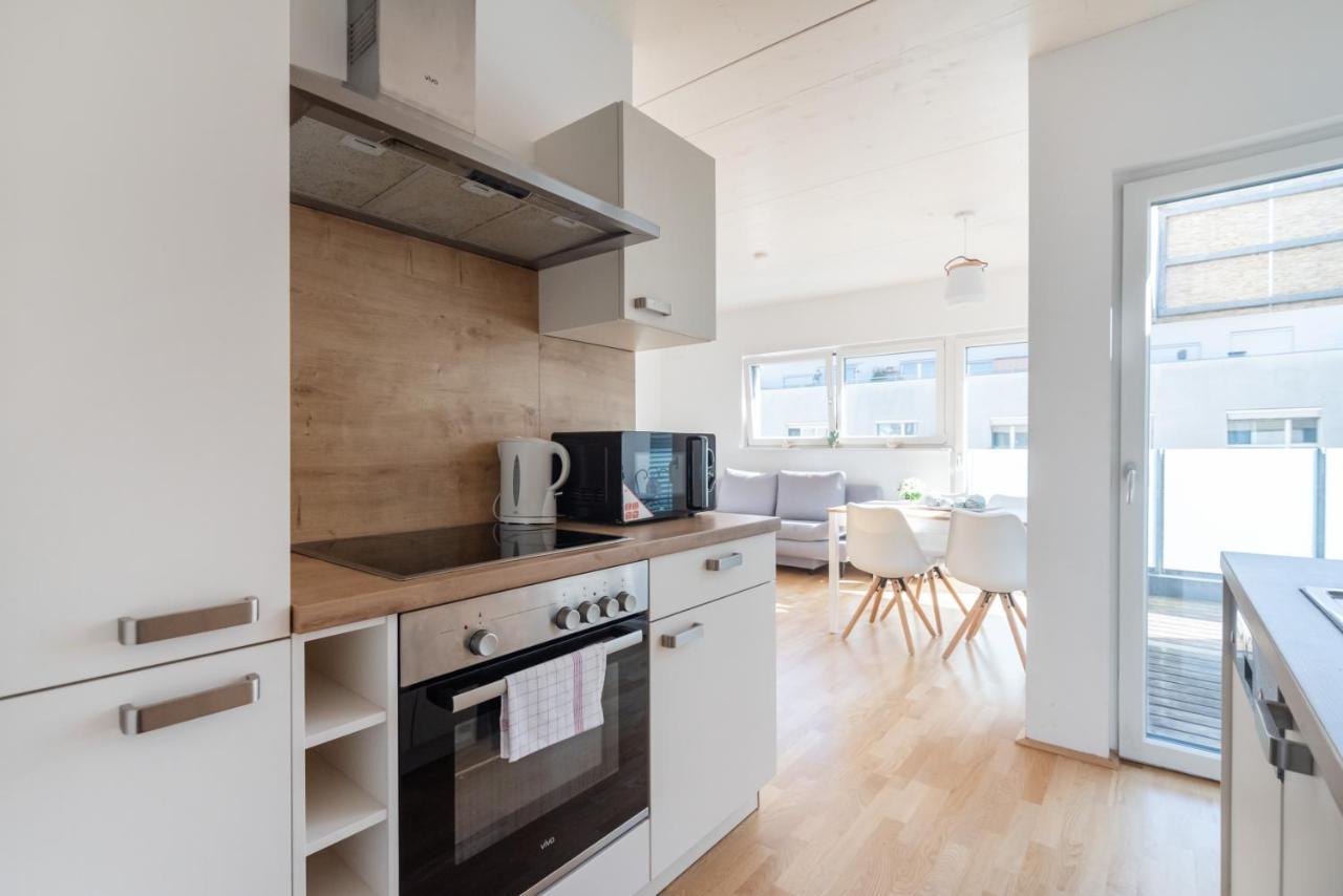 Helles, Neues Dg Apartment Mit Blick Zum Donauturm Bécs Kültér fotó