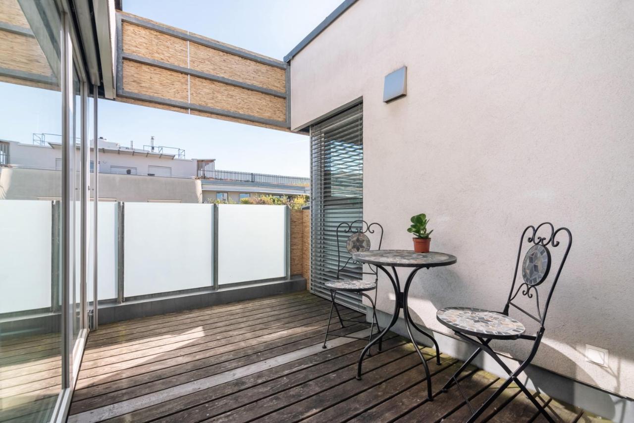 Helles, Neues Dg Apartment Mit Blick Zum Donauturm Bécs Kültér fotó