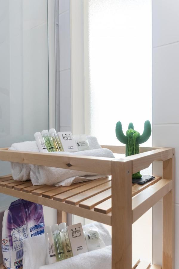 Helles, Neues Dg Apartment Mit Blick Zum Donauturm Bécs Kültér fotó