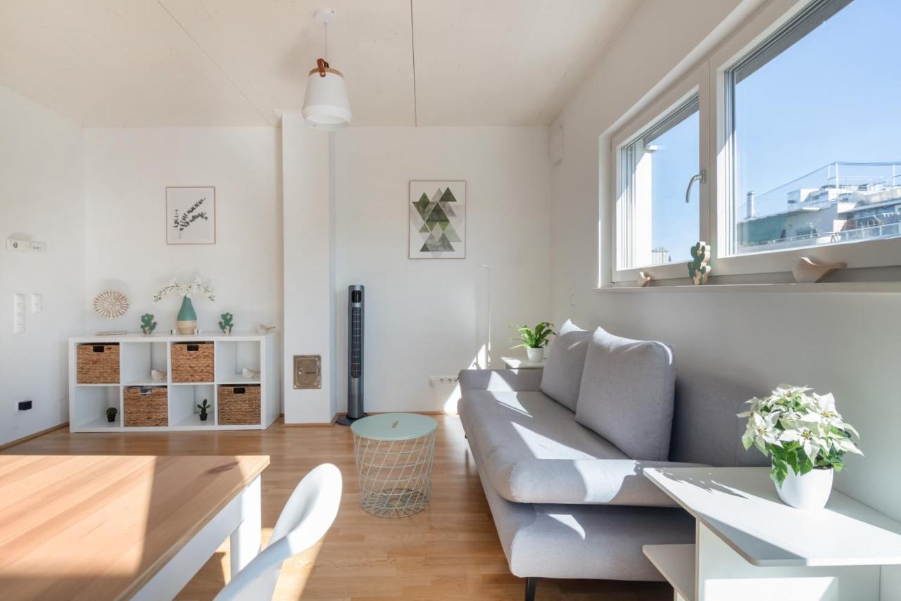 Helles, Neues Dg Apartment Mit Blick Zum Donauturm Bécs Kültér fotó
